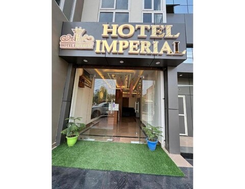 Goroomgo Hotel Imperial Varanasi - 3km from Gadowalia Kashi Vishwanath