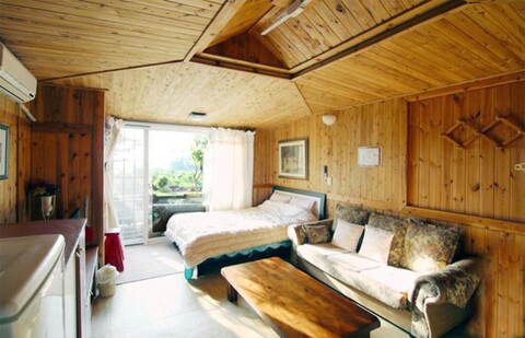 Pretty Bird Singing Pension