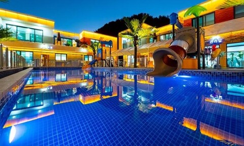 Aurora Kids Pool Villa