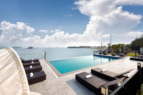 Full Beach Pension