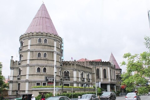 카멜롯 호텔 케손 시티, 코코텔 제공