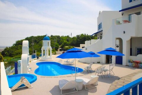 Eunhasan Torini Pool Villa Pension