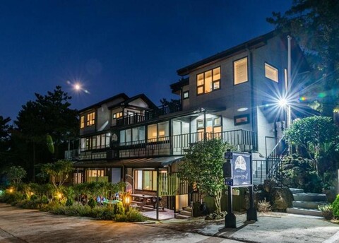 Twin Tree Pool Villa Pension