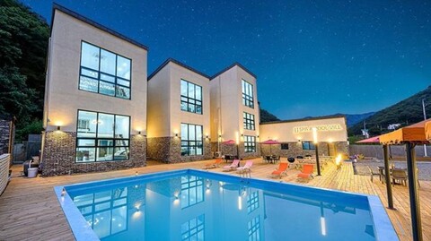 JJ Poolvilla & sauna Pension