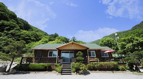 Deep Mountain Valley Lodge