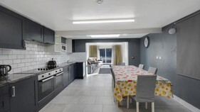 Place to stay in Longbridge