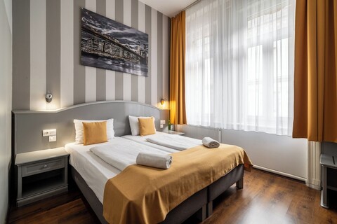 풀 문 부다페스트