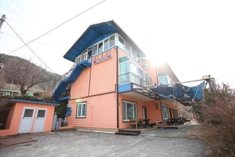 Narae Pension