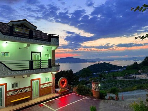 Namhae Palace Pension