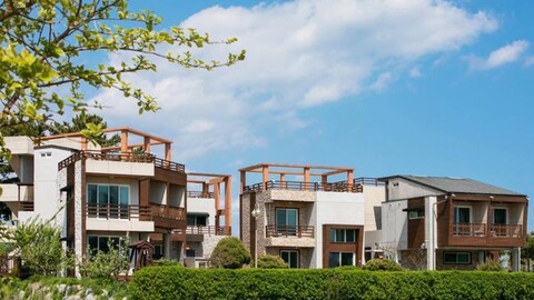 If you go there in Gyeongpo, there is a pension