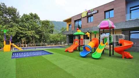 Nana Kids Pool Villa