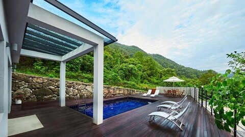 Seasoning Pool Villa