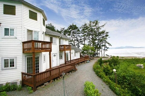 Tidal Flat Revival Pension