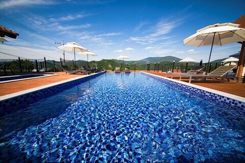 Fondant Hot Water Pool & Spa