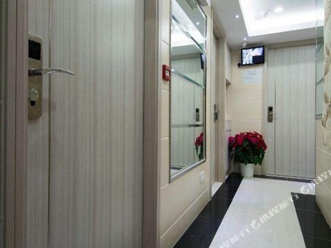 Maple Inn(Tsim Sha Tsui Store C2 EXIT)