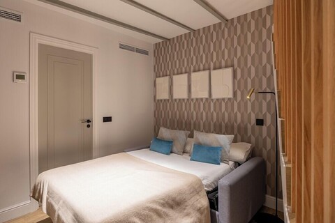 에드먼드 바이브스 푸에르타 델 솔