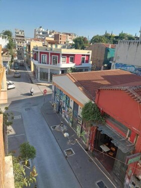 SHARING ROOM IN NEAR THISSIO METRO STATION BY ACROPOLIs