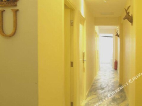 U Hostel