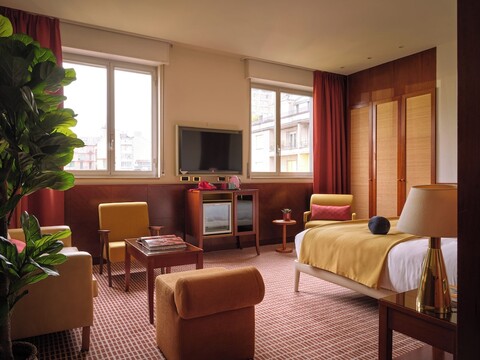 맥스 브라운 호텔 미소리, 서클 컬렉션의 일부