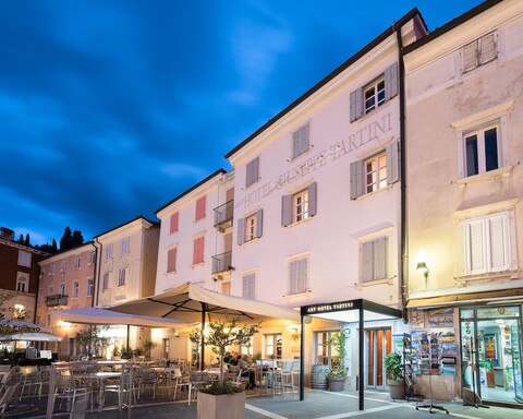 아트 호텔 타르티니