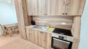 Spacious Rooms - 15 Min from Airport & City Center, 5 Min from Vienna Main-Bus Station EZ8