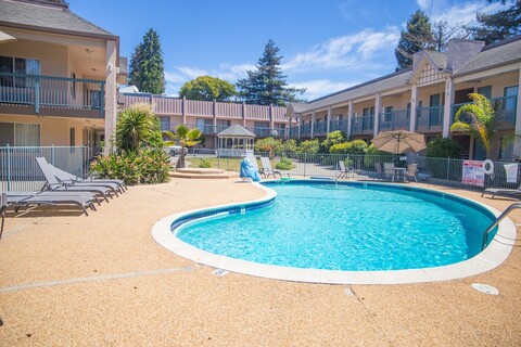 데이즈 인 바이 윈덤 레드우드 시티