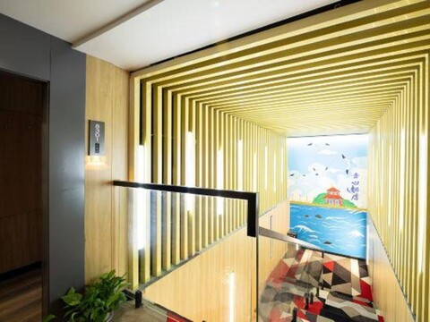 Yixin Hotel (Qingdao Zhanqiao Railway Station East Square)