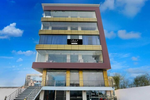 Collection O DTU Rohini Formerly Hotel Golden