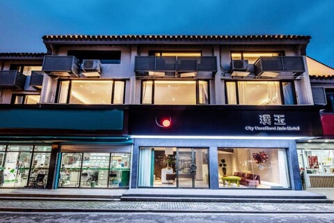 City Unrefined Jade Hotel