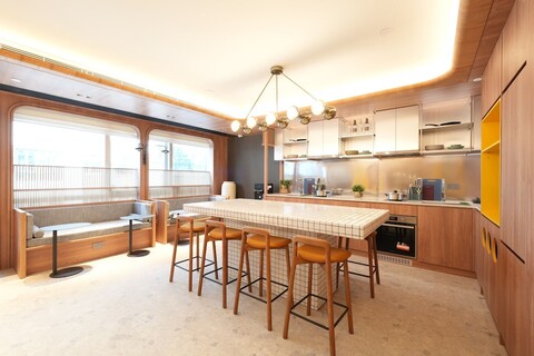 대시 리빙 온 퀸즈