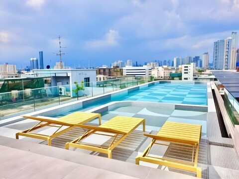 더 쿼터 온넛 바이 UHG