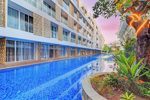 선데이 호텔 선셋 로드, 트랜스 스튜디오 몰 근처