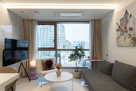 르컬렉티브 강남 예술의전당 로이움