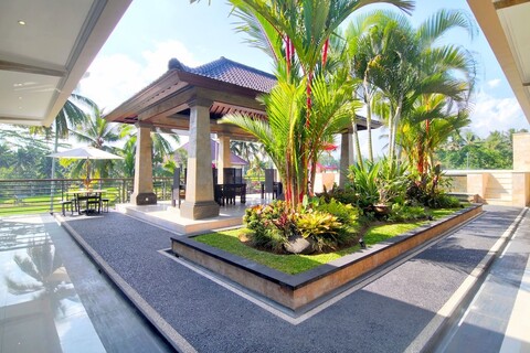 사리 사시 힐사이드 바이 레코마