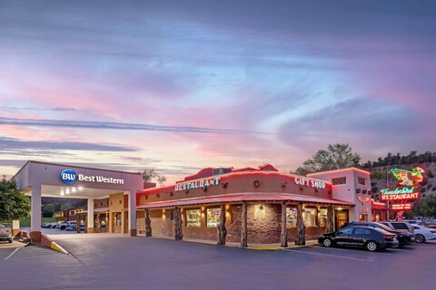 베스트 웨스턴 이스트 자이언 썬더버드 로지