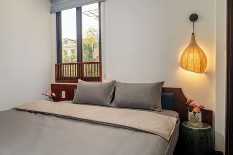 이블린 인도차인 시크 인 센트럴 하노이