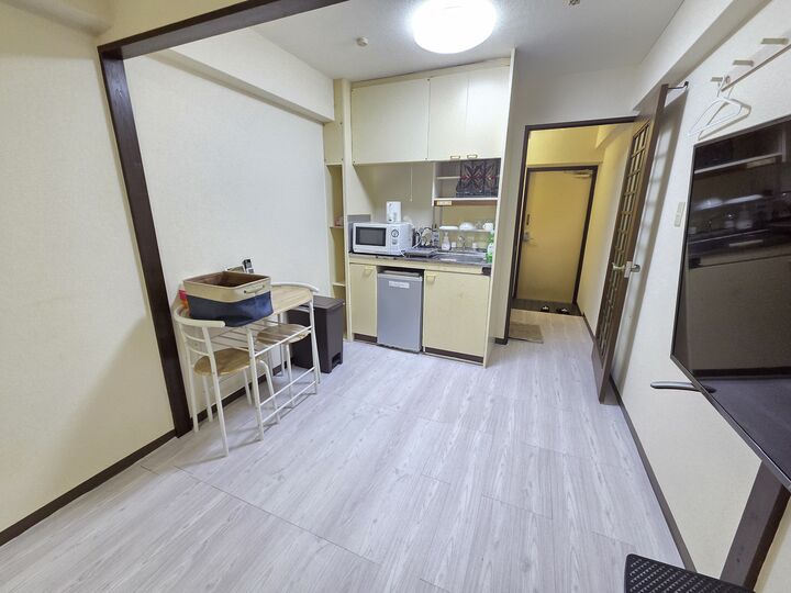 room detail thumbnail 1