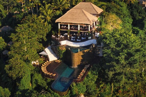 발리의 해안가 정원