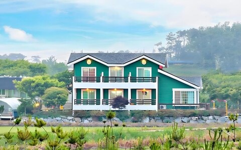 태안 몽산포파인앤애플펜션