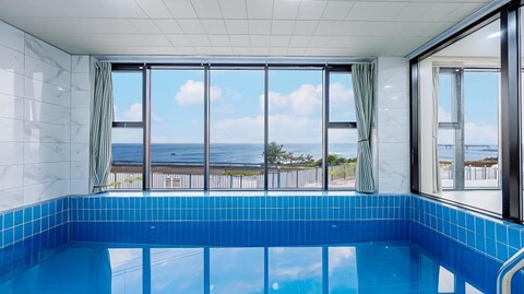 글로리아 풀빌라