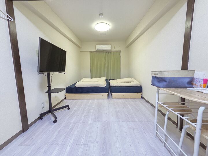 room detail thumbnail 2