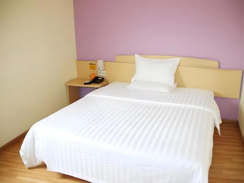 7 Days Inn Wuhan Jianghan Road Metro Station