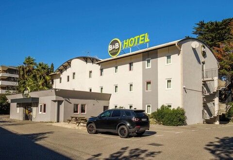 B&B 호텔 빌뇌브-루베 플라주