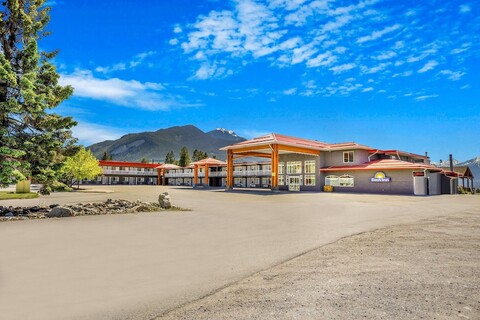 데이즈 인 바이 윈덤 골든