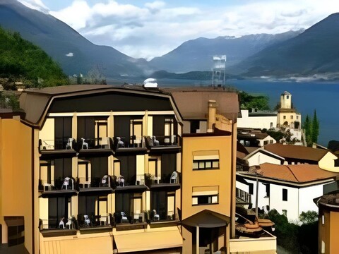 Hotel 2000