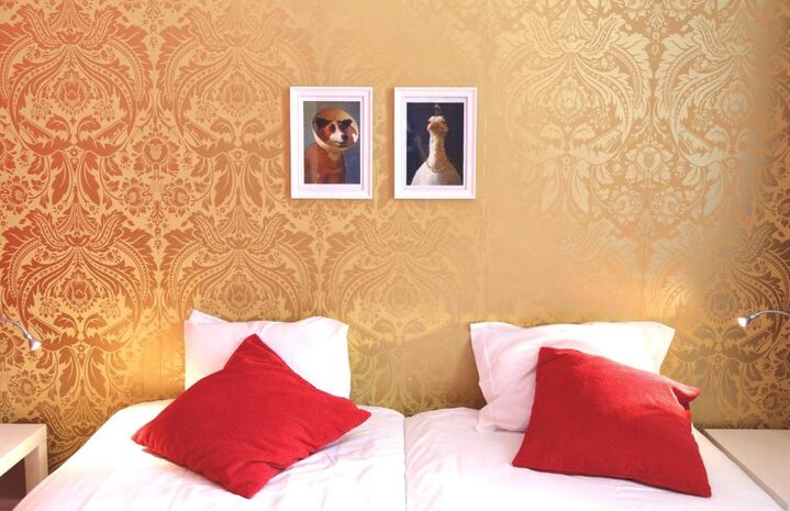 room detail thumbnail 2