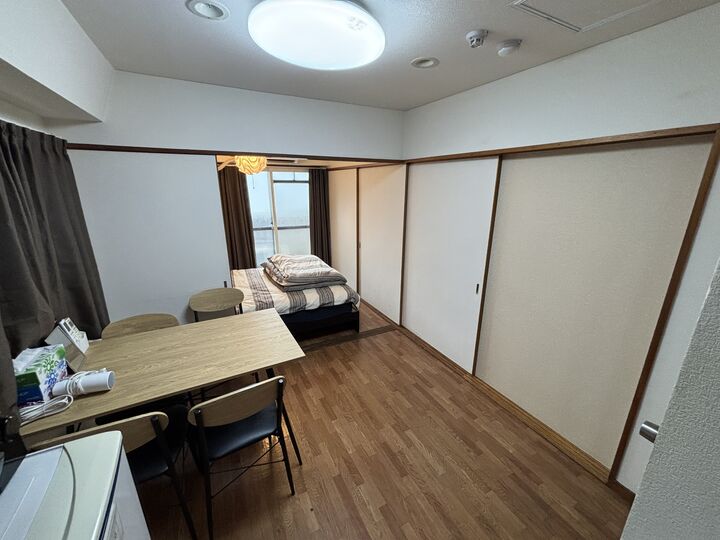 room detail thumbnail 1