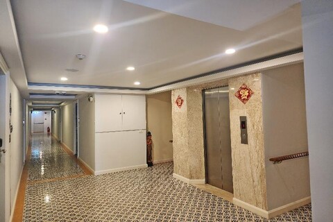 J Place Hotel by ZUZU