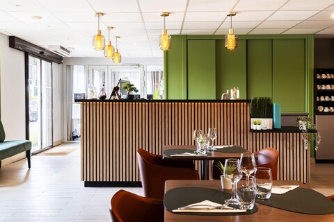 호텔 캄파닐 몽테소 - 르 베시네