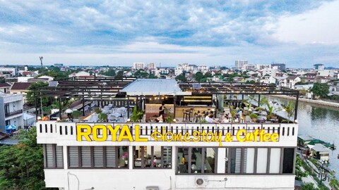 Royal Homestay And Coffee